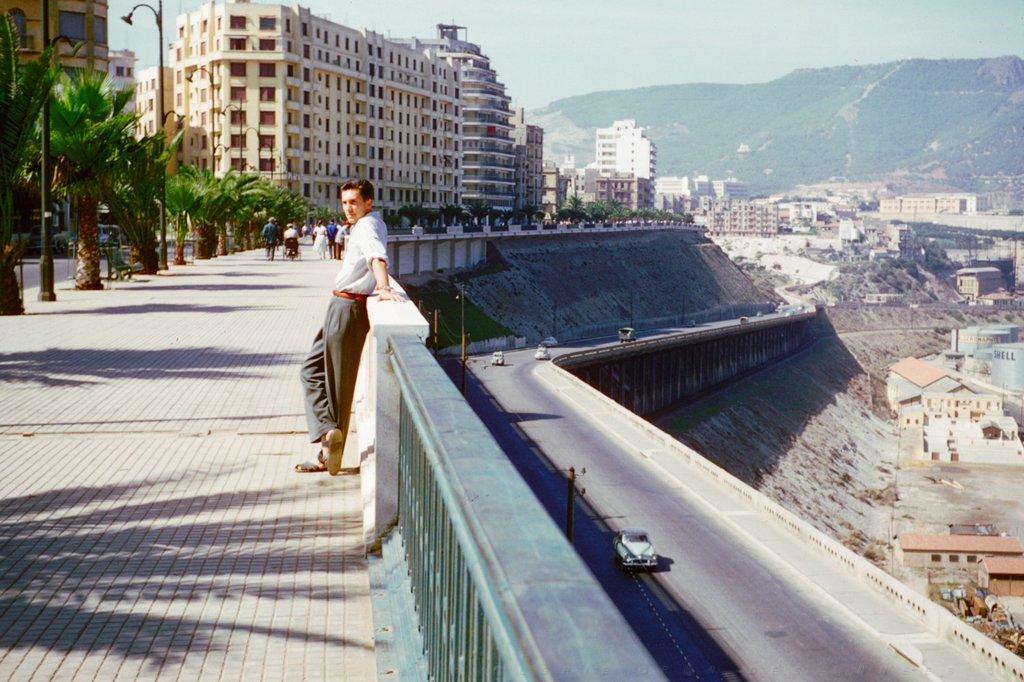 ORAN PAUL SUR LE FRONT DE MER.jpg
